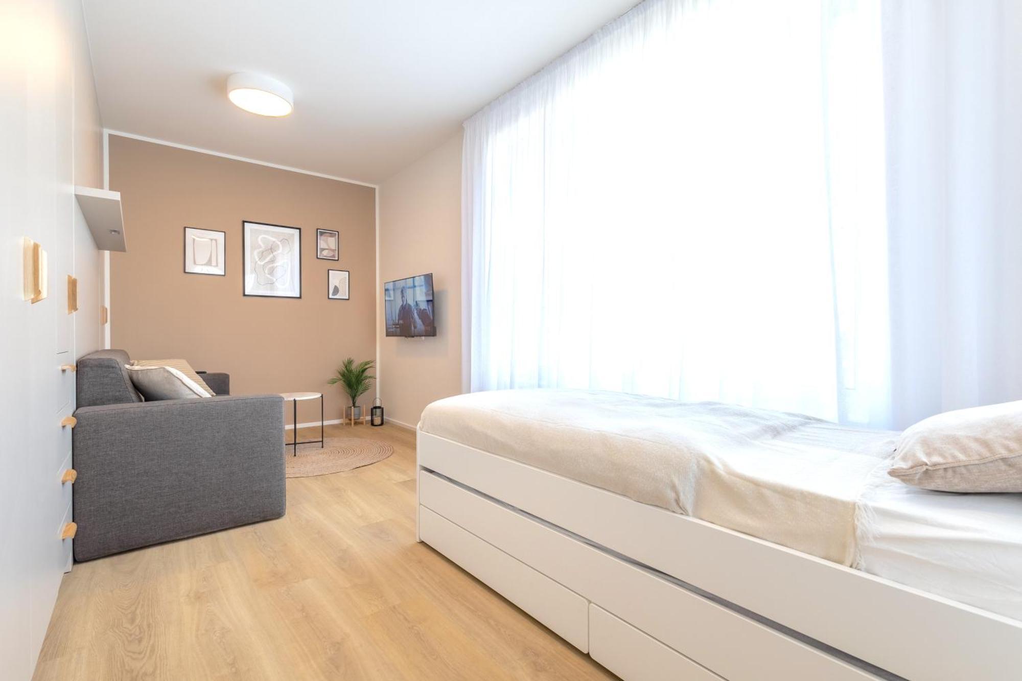 Bright 2Br - 4Th Floor, Balcony, Free Parking By Gravity Prague公寓 外观 照片