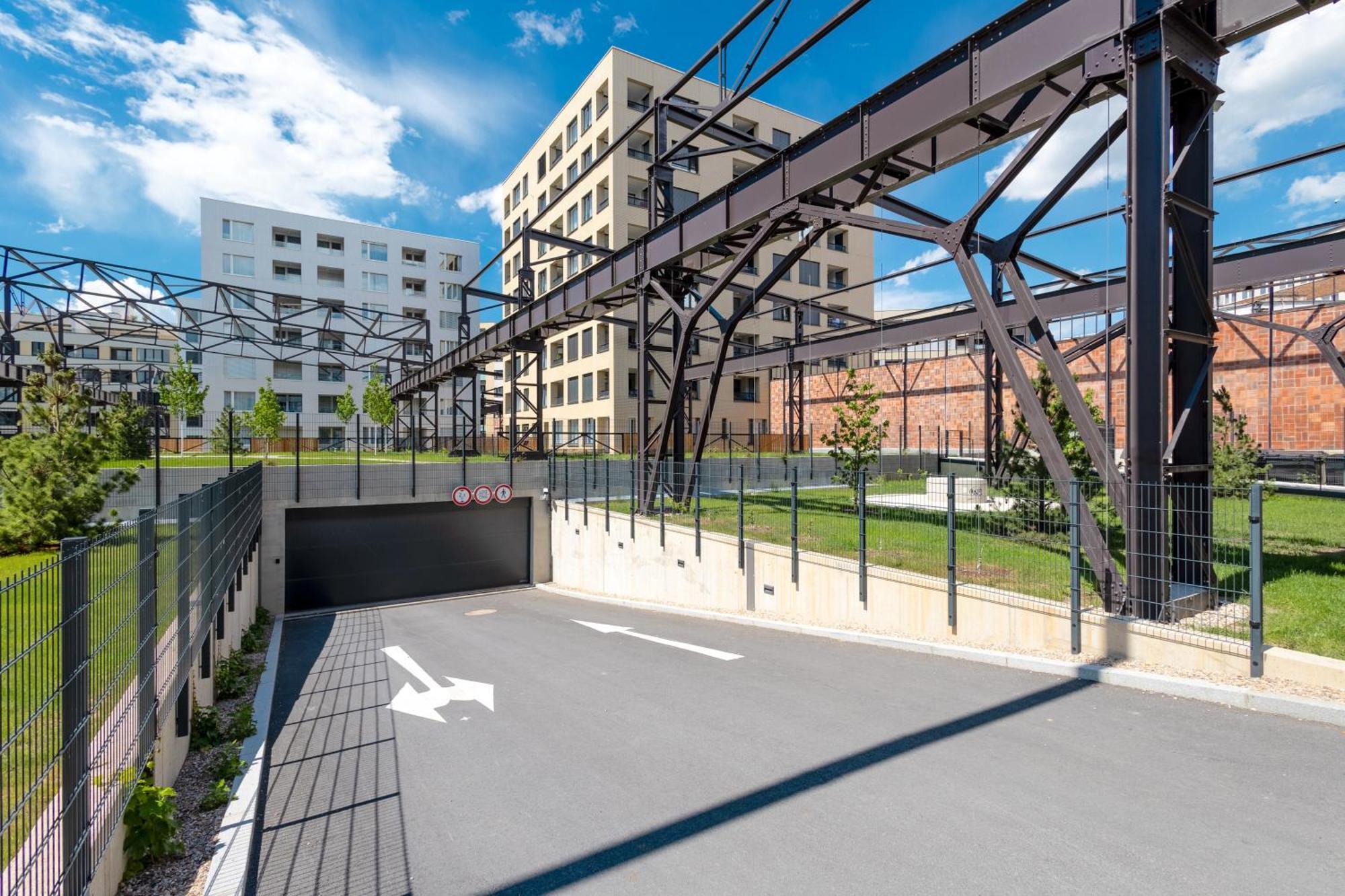 Bright 2Br - 4Th Floor, Balcony, Free Parking By Gravity Prague公寓 外观 照片