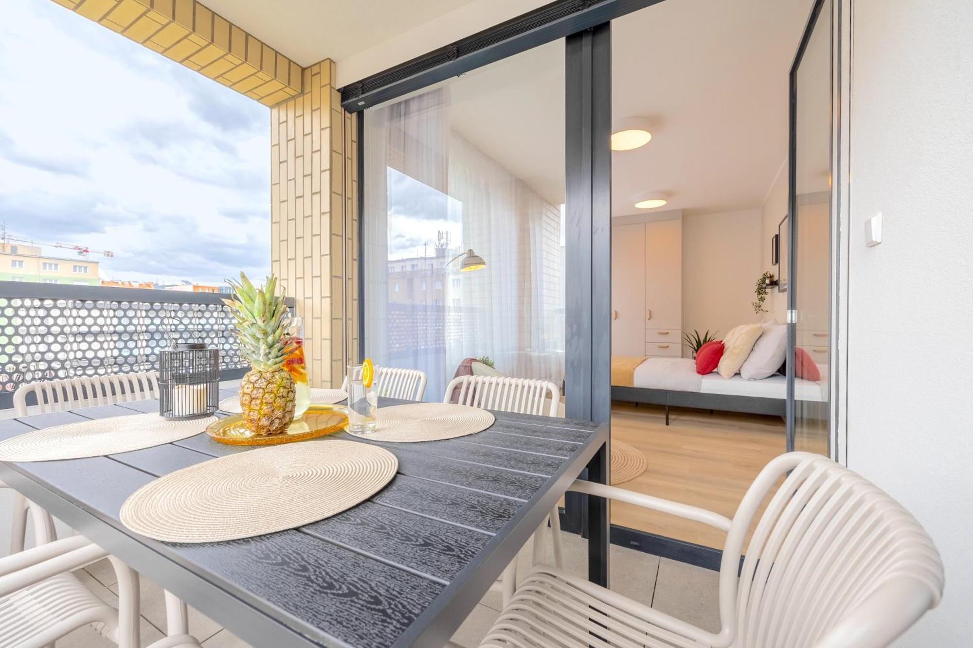 Bright 2Br - 4Th Floor, Balcony, Free Parking By Gravity Prague公寓 外观 照片