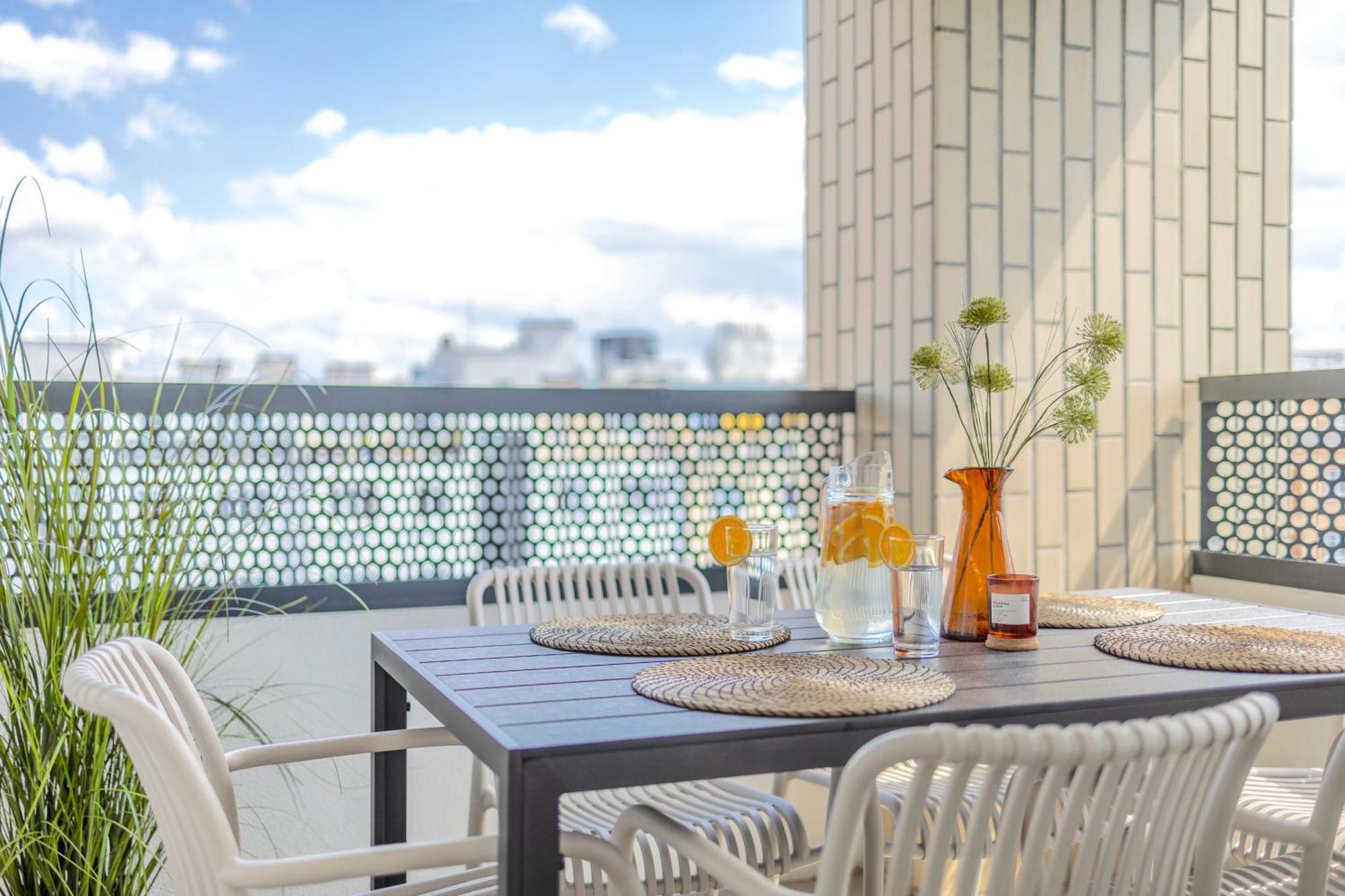 Bright 2Br - 4Th Floor, Balcony, Free Parking By Gravity Prague公寓 外观 照片
