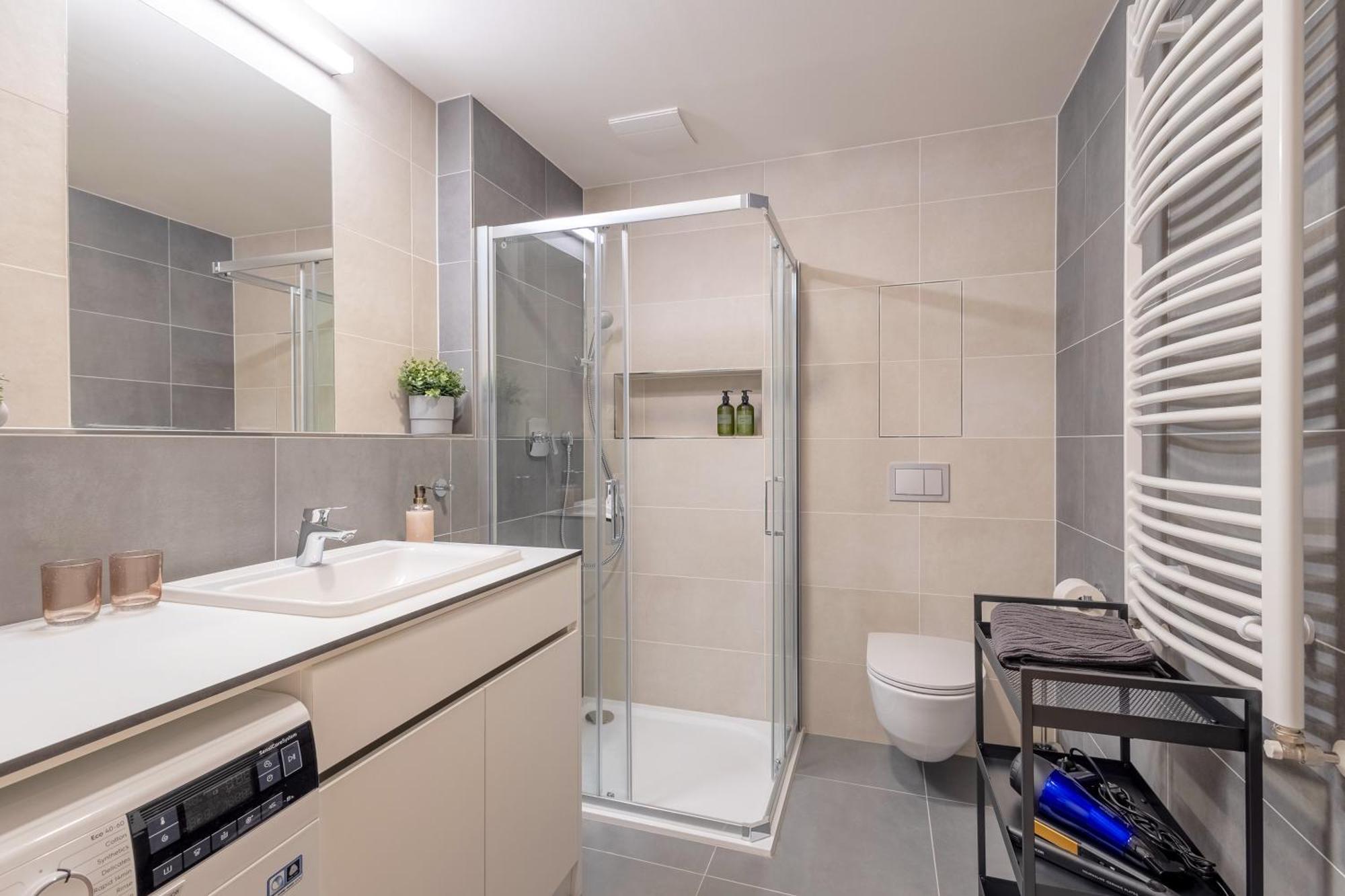 Bright 2Br - 4Th Floor, Balcony, Free Parking By Gravity Prague公寓 外观 照片