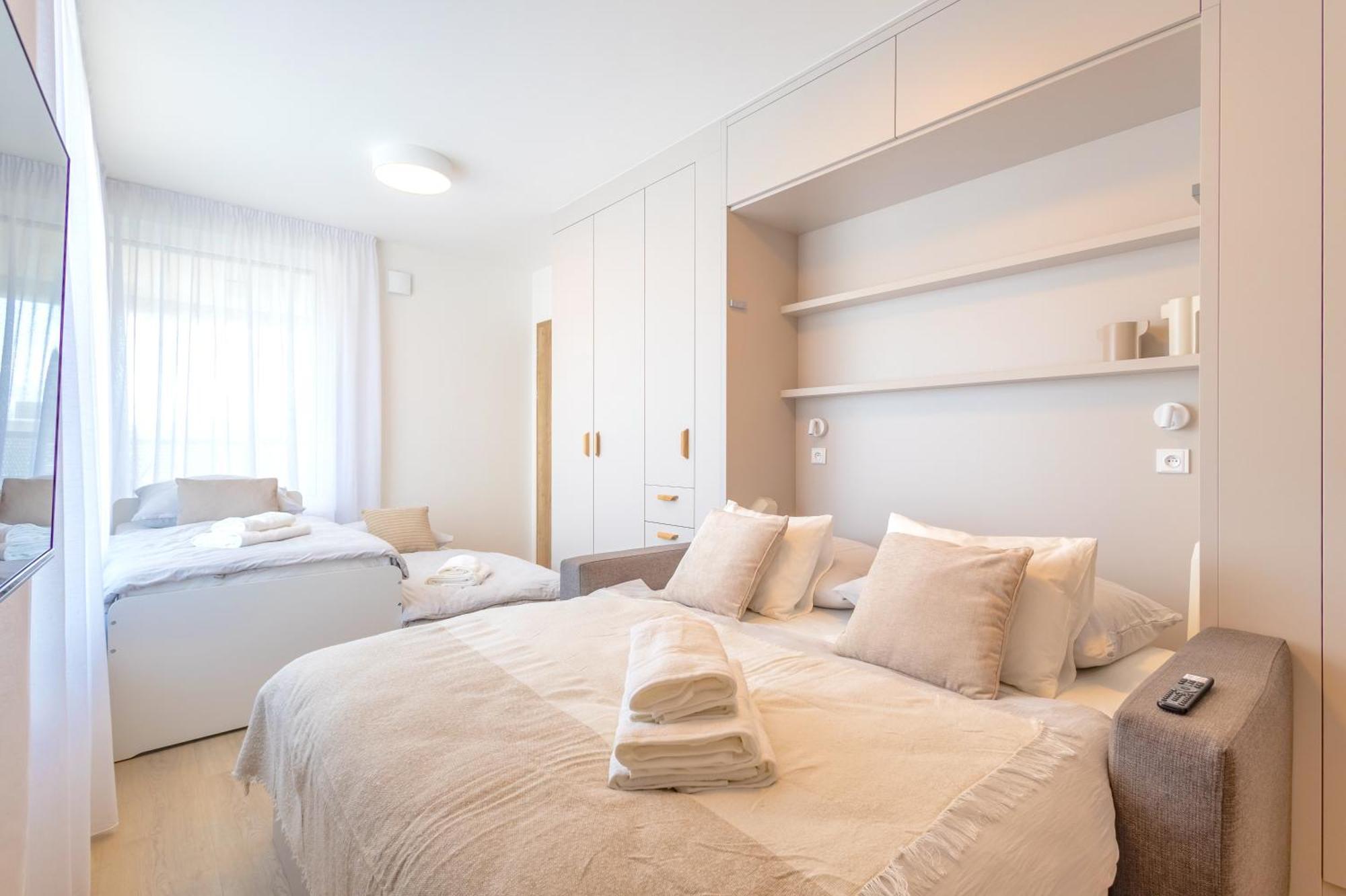 Bright 2Br - 4Th Floor, Balcony, Free Parking By Gravity Prague公寓 外观 照片