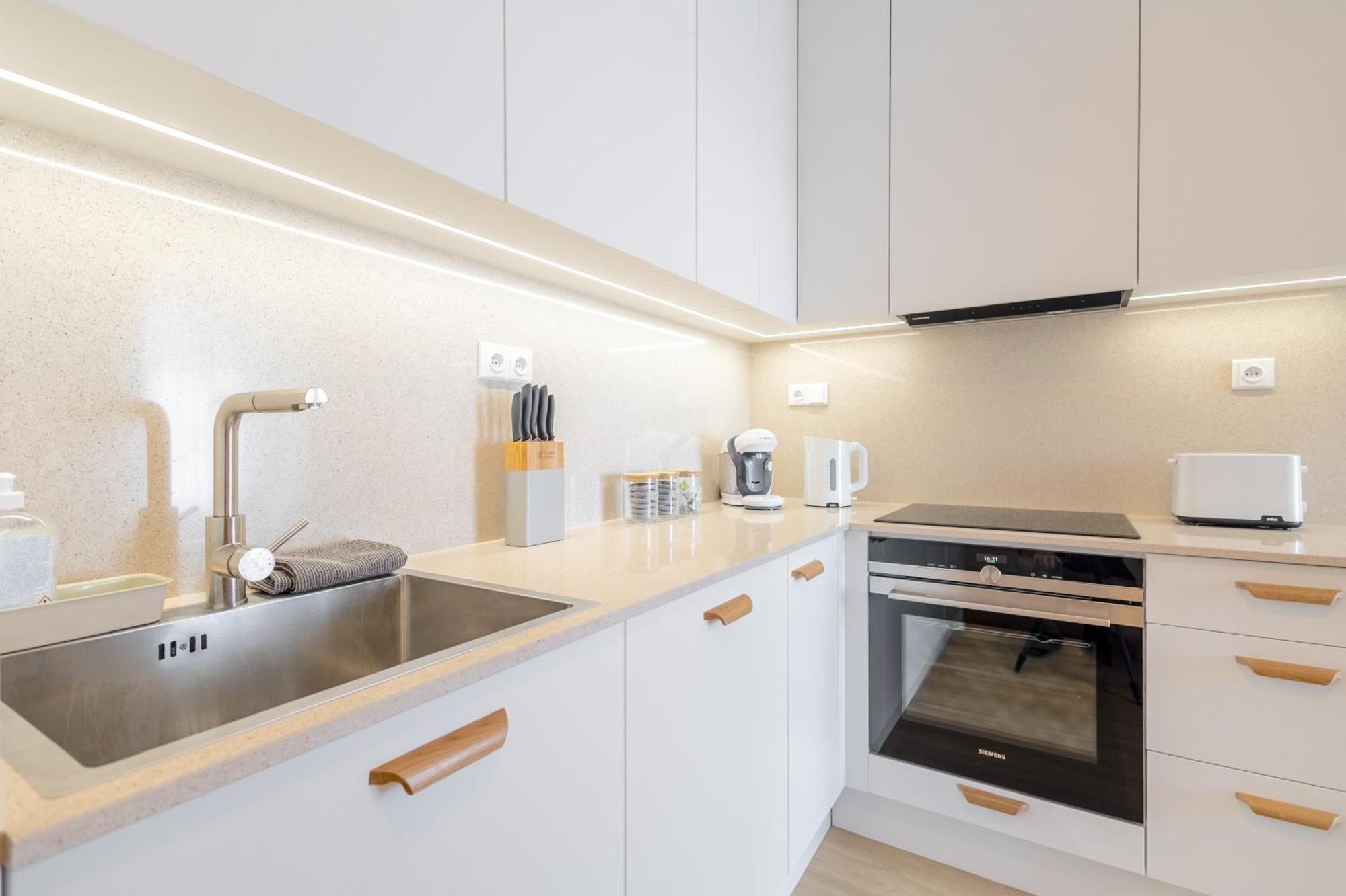 Bright 2Br - 4Th Floor, Balcony, Free Parking By Gravity Prague公寓 外观 照片
