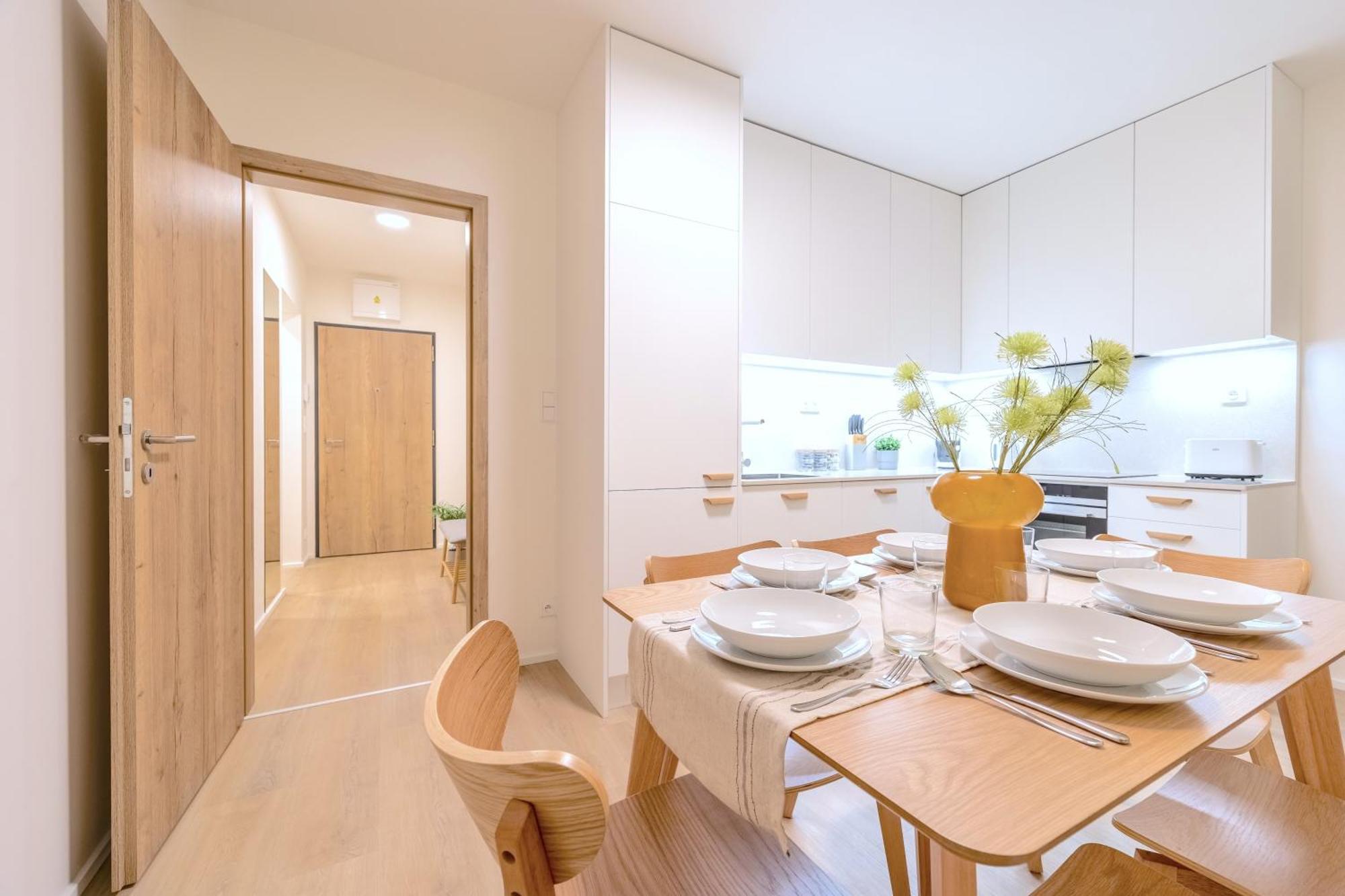 Bright 2Br - 4Th Floor, Balcony, Free Parking By Gravity Prague公寓 外观 照片