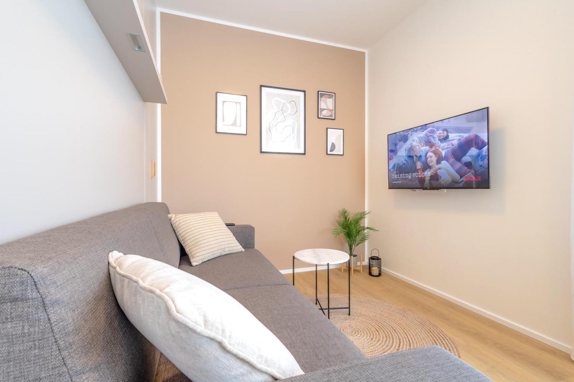 Bright 2Br - 4Th Floor, Balcony, Free Parking By Gravity Prague公寓 外观 照片