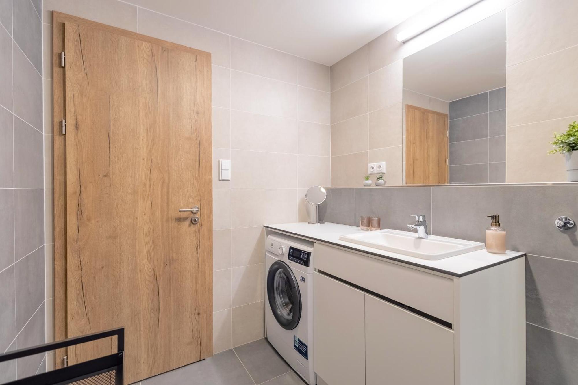 Bright 2Br - 4Th Floor, Balcony, Free Parking By Gravity Prague公寓 外观 照片