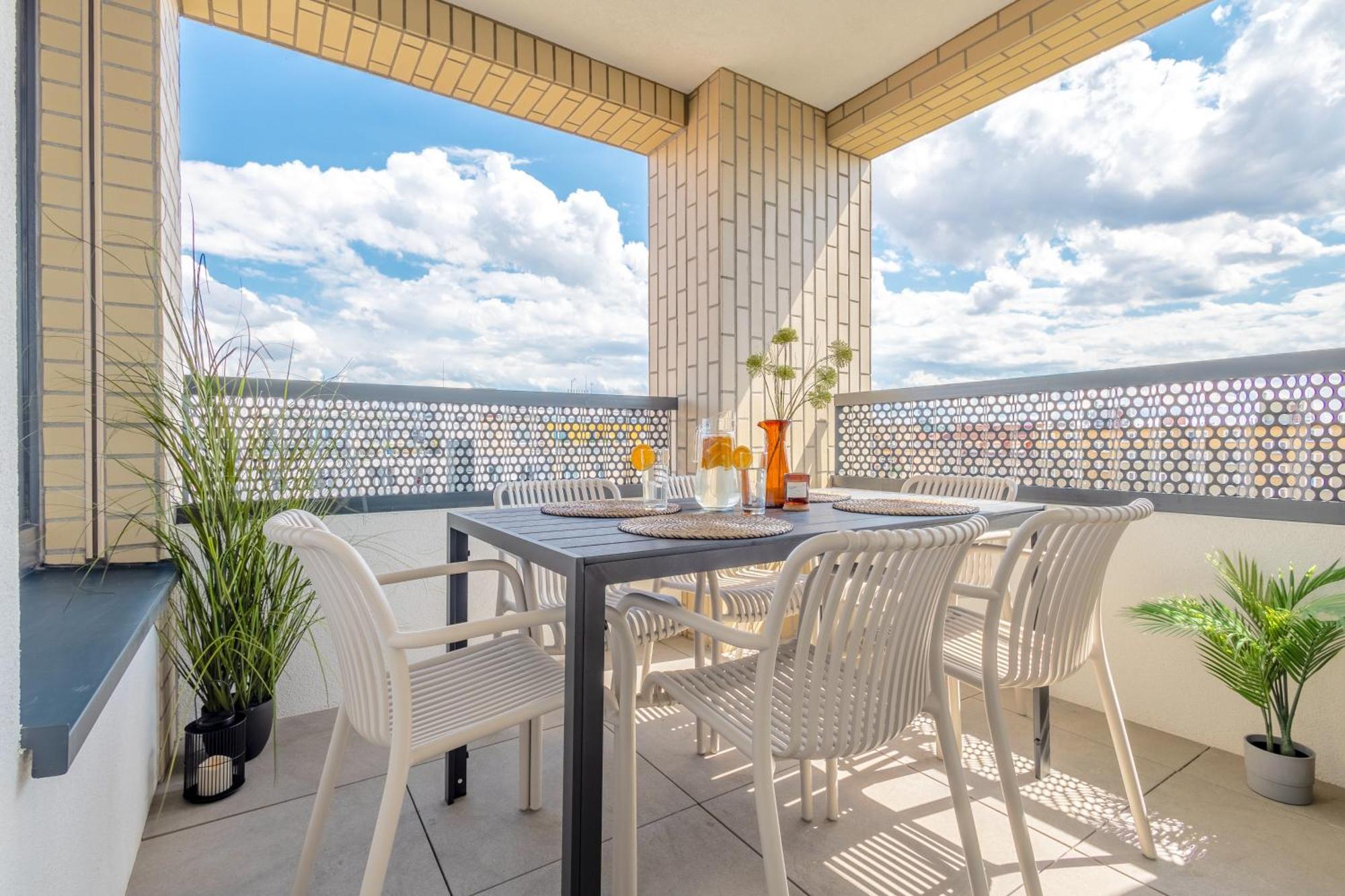Bright 2Br - 4Th Floor, Balcony, Free Parking By Gravity Prague公寓 外观 照片