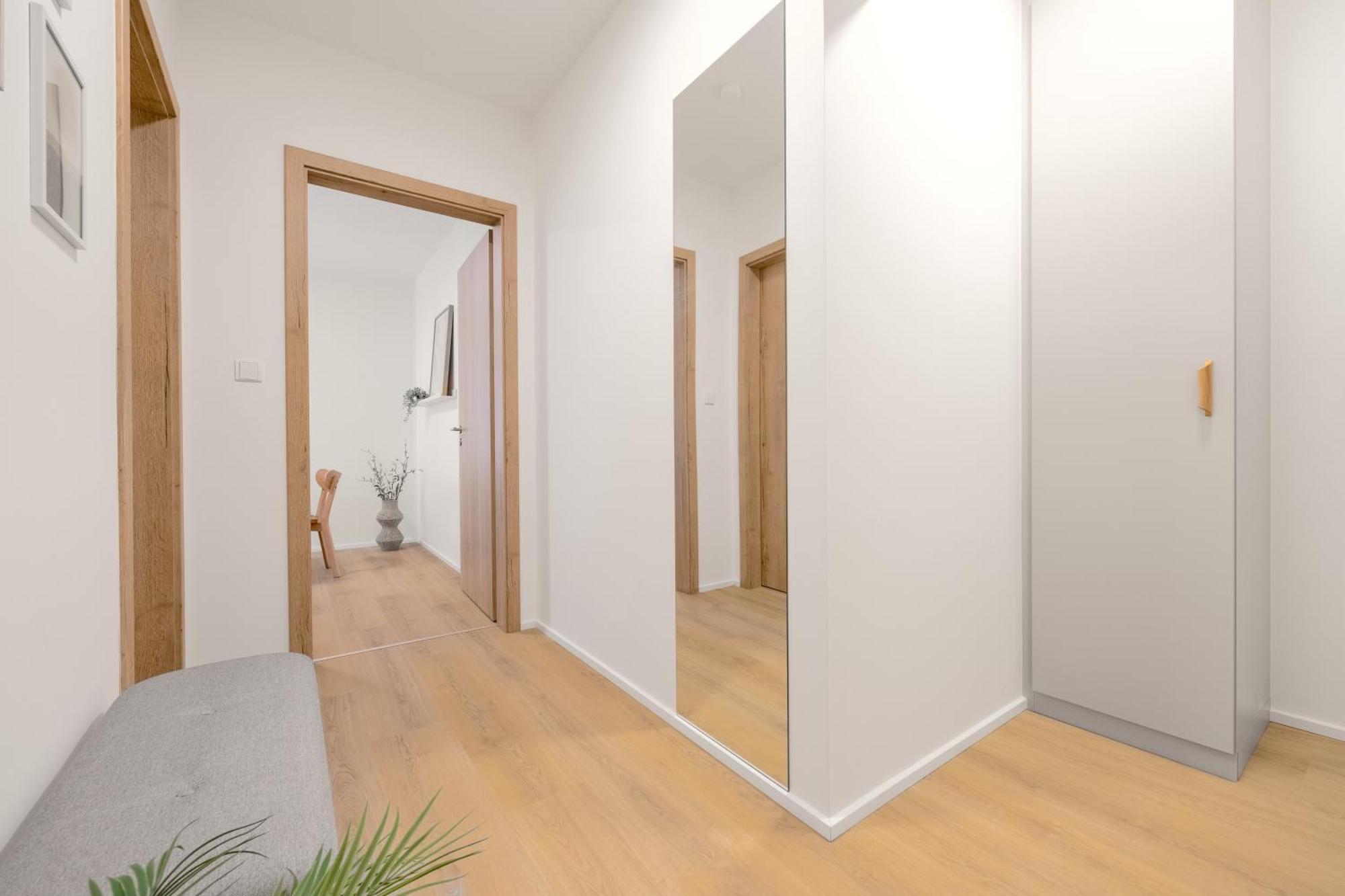 Bright 2Br - 4Th Floor, Balcony, Free Parking By Gravity Prague公寓 外观 照片