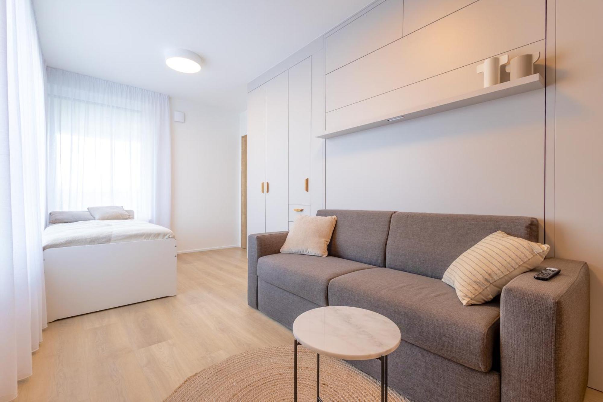 Bright 2Br - 4Th Floor, Balcony, Free Parking By Gravity Prague公寓 外观 照片