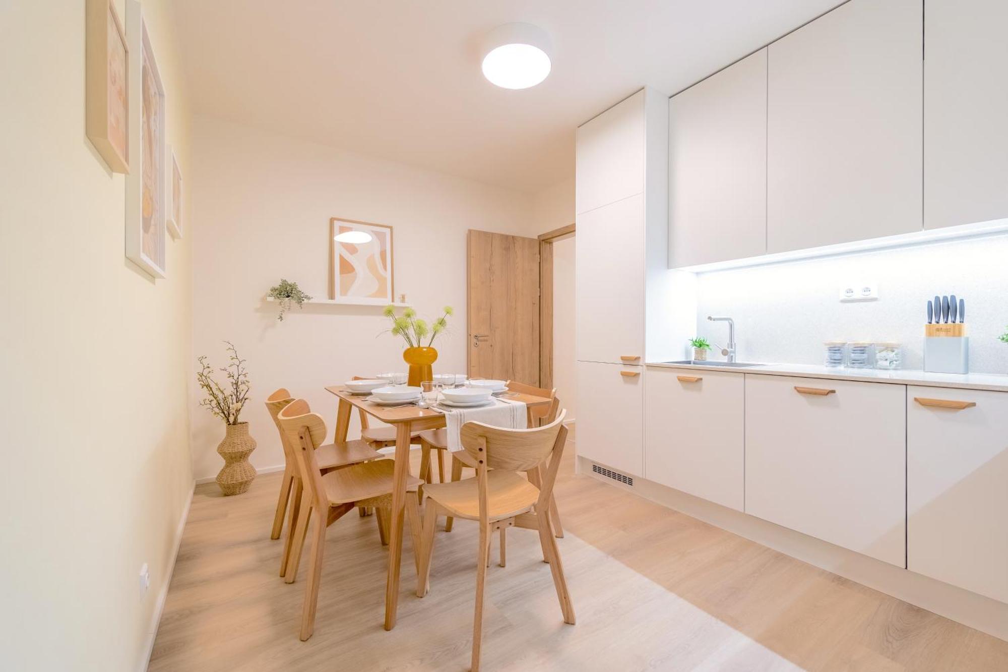 Bright 2Br - 4Th Floor, Balcony, Free Parking By Gravity Prague公寓 外观 照片