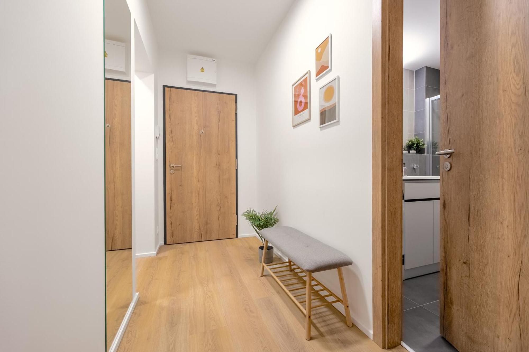 Bright 2Br - 4Th Floor, Balcony, Free Parking By Gravity Prague公寓 外观 照片