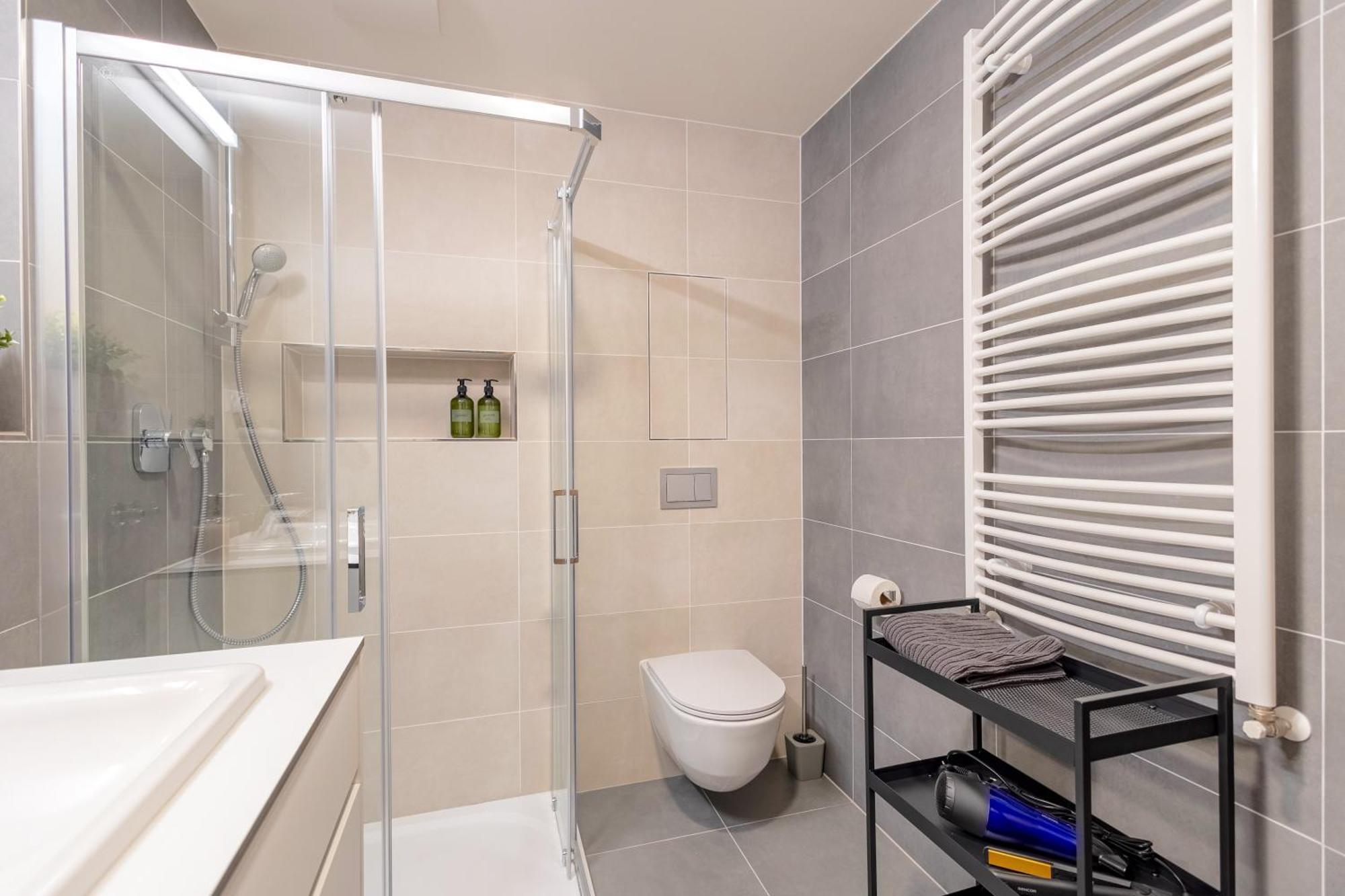 Bright 2Br - 4Th Floor, Balcony, Free Parking By Gravity Prague公寓 外观 照片