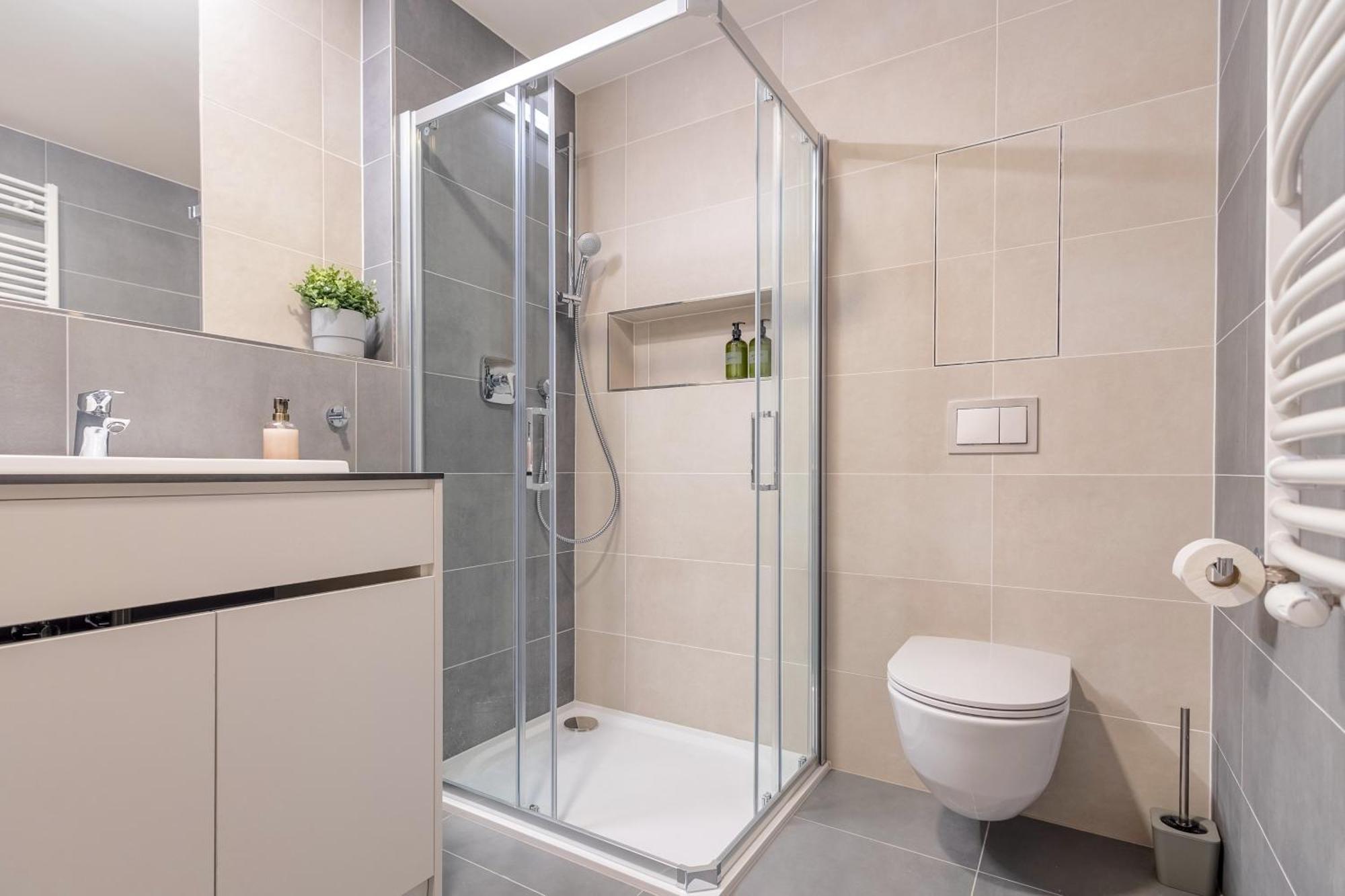 Bright 2Br - 4Th Floor, Balcony, Free Parking By Gravity Prague公寓 外观 照片